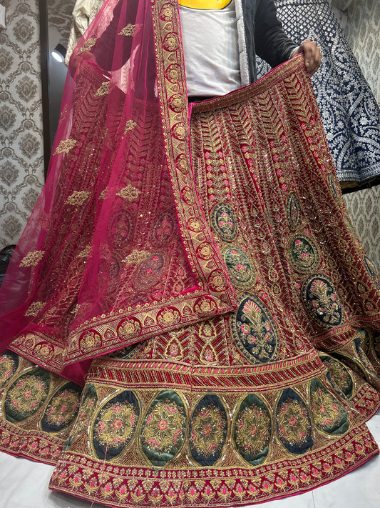 Lehenga nupcial roja hecha a mano y lujosa