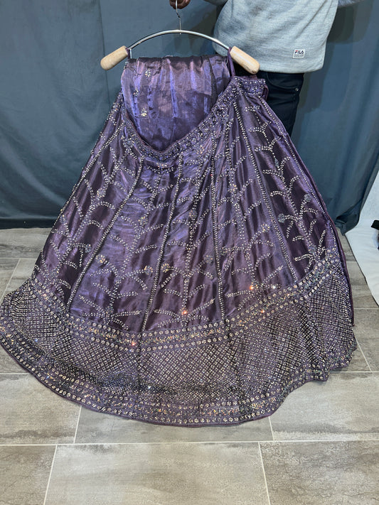 Lehenga de diseñador en color morado ❤️