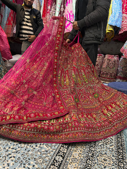 Lehenga nupcial de color rojo claro