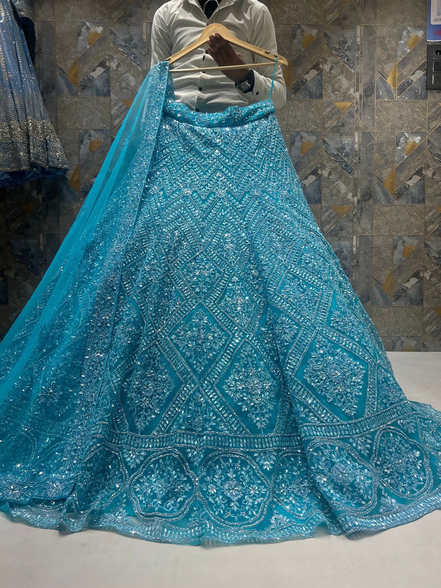 Hermoso top corto tipo lehenga de color azul cielo