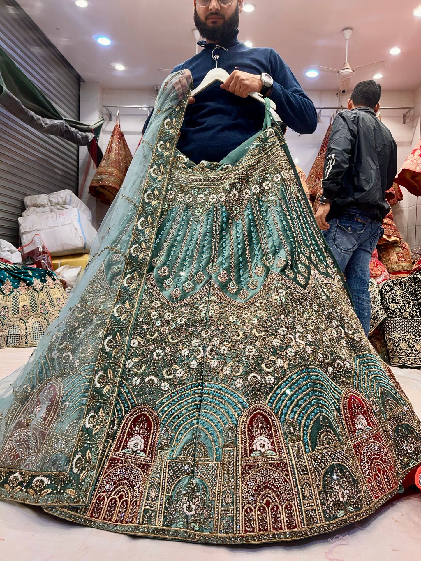 Impresionante lehenga jhumka de color azul verdoso