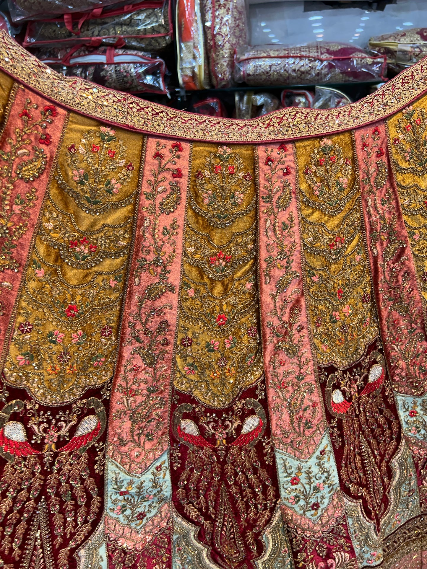 Lehenga nupcial color mostaza dorada