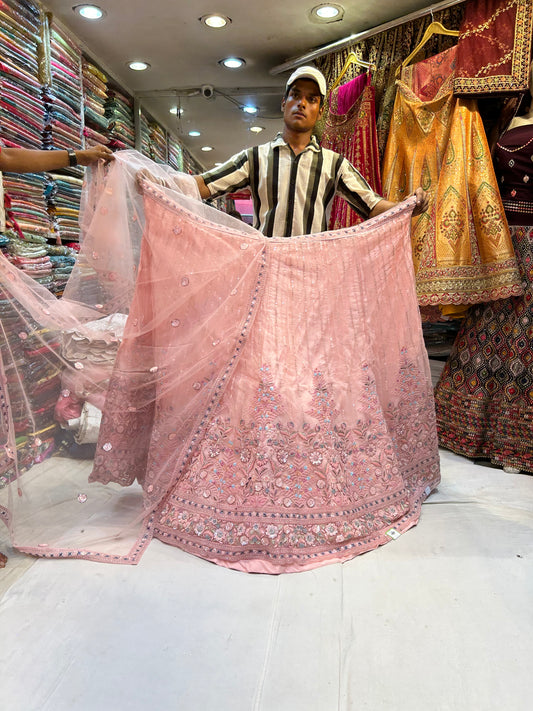 Lehenga de diseñador en color rosa bebé