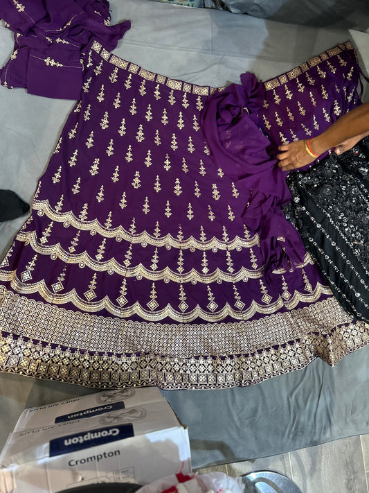 Lehenga morada con llovizna