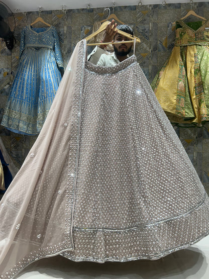 Majestuoso top corto gris lehenga