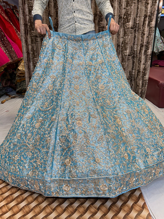 Gajab azul cielo Trabajo hecho a mano Zardozi Dabka Lehenga