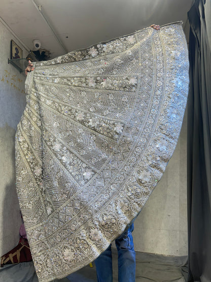 Fabulosa lehenga gris plata