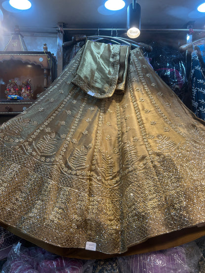 Fabulosa lehenga dorada