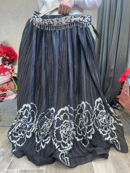 Preciosa lehenga con top corto negro