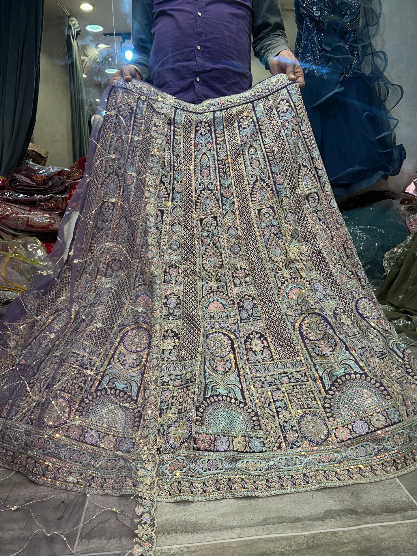 Bonita lehenga morada hecha a mano