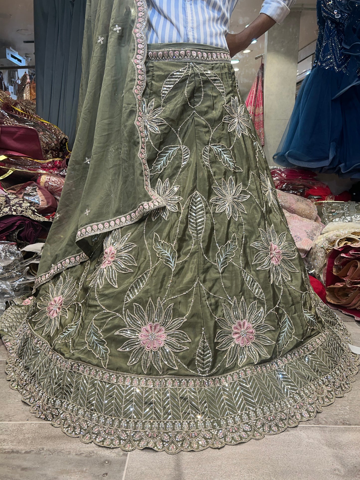 Lehenga verde de diseñador hecha a mano