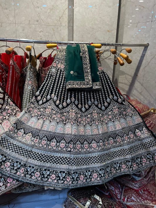 Jhumka Lehenga verde oscuro de lujo