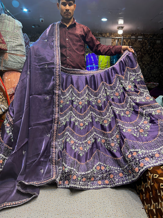 Lehenga violeta morado en zigzag