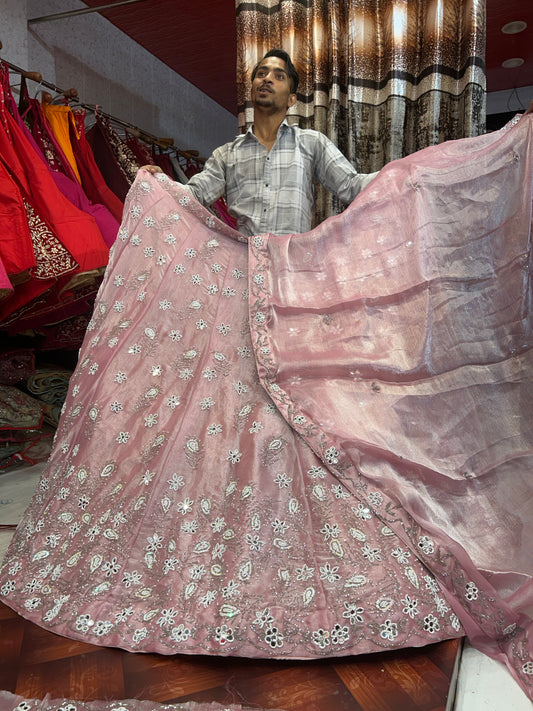 Preciosa lehenga de novia color rosa