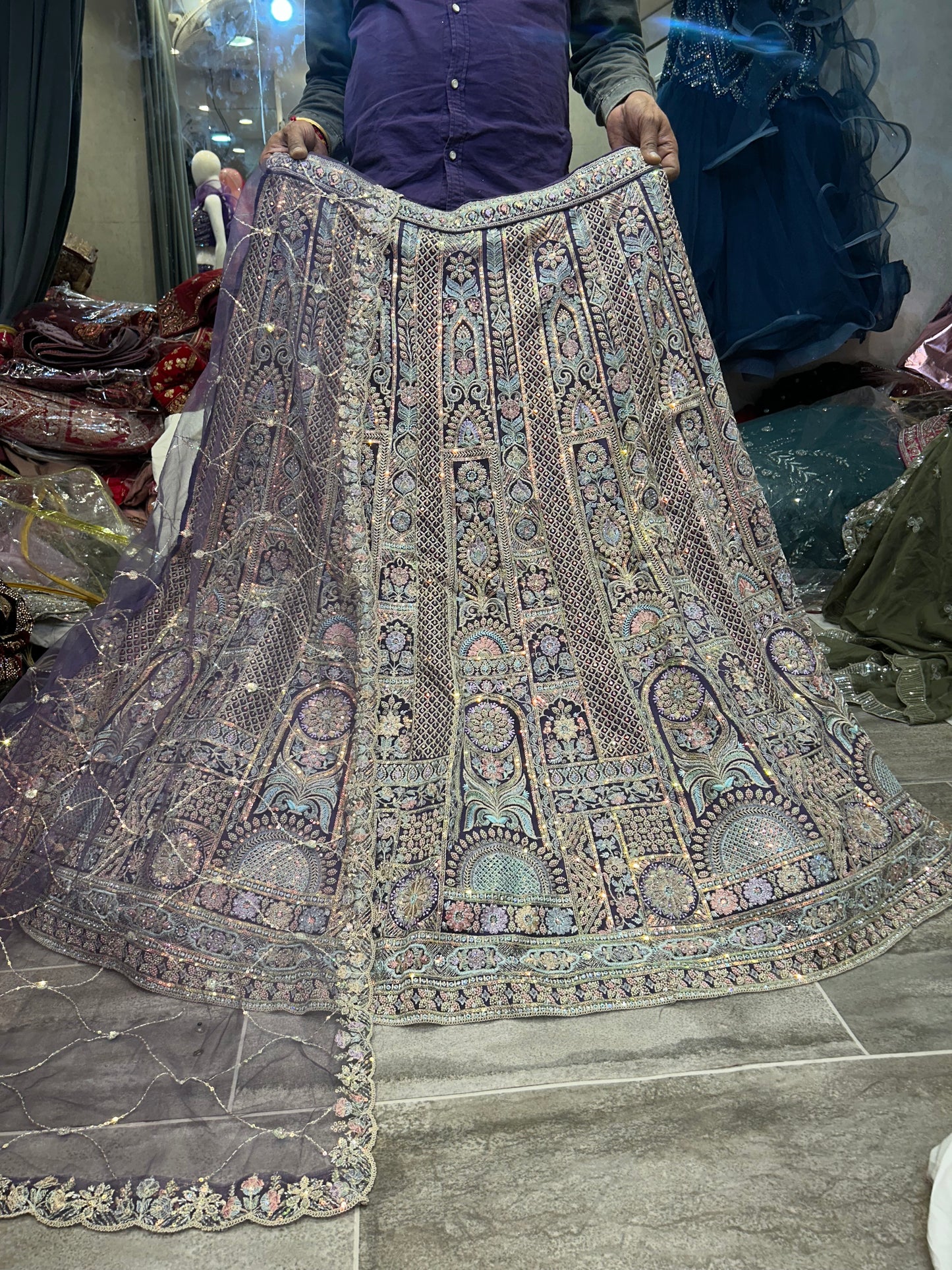 Bonita lehenga morada hecha a mano