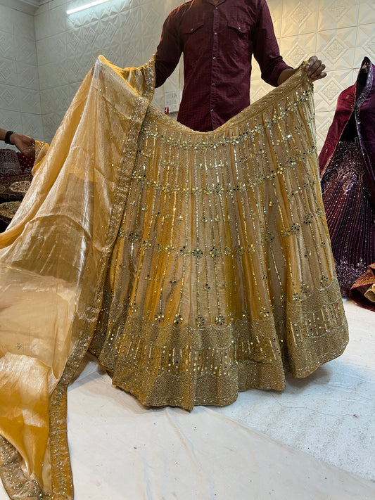 Lehenga con espejo dorado tremendo