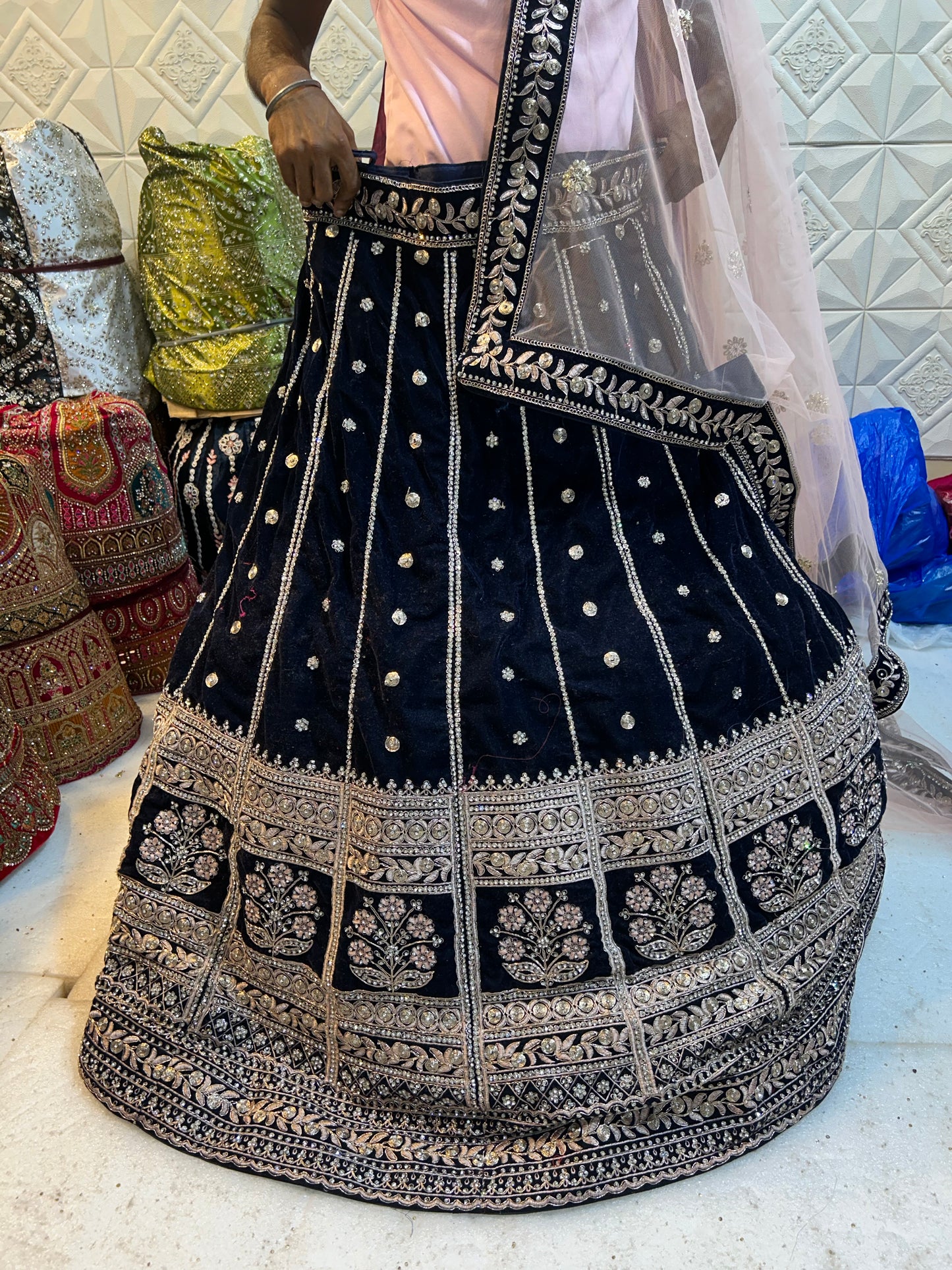 Lehenga Sabyasachi azul oscuro