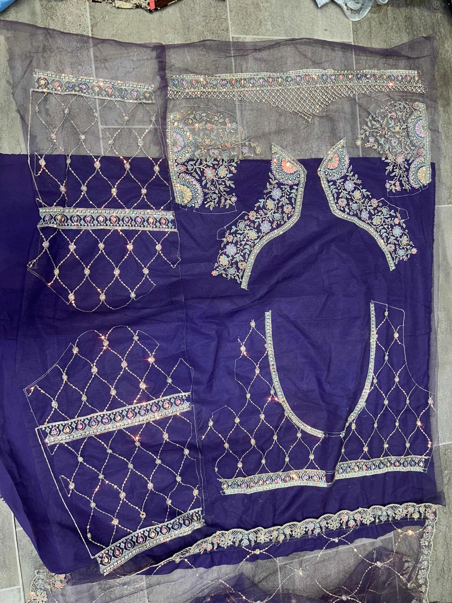 Bonita lehenga morada hecha a mano