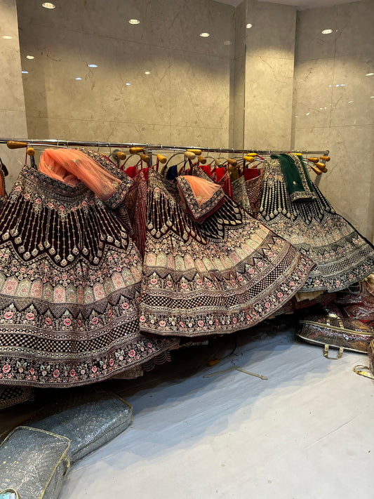 Diseñador granate Jhumka lehenga