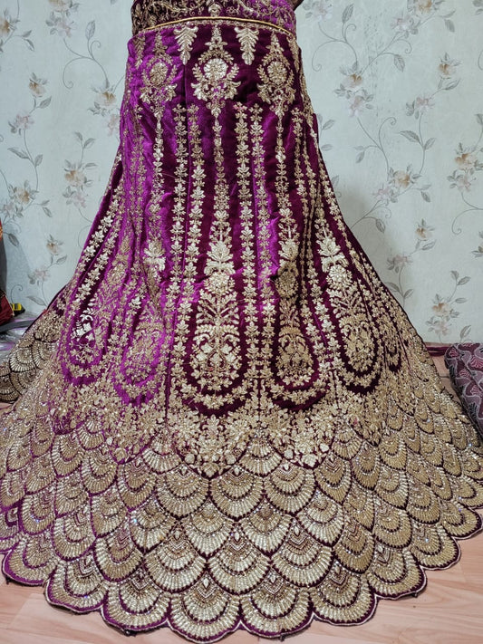 Increíble lehenga nupcial violeta púrpura