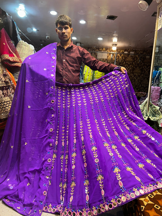 La lehenga violeta más hermosa