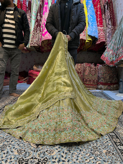 Lehenga dorada de diseñador