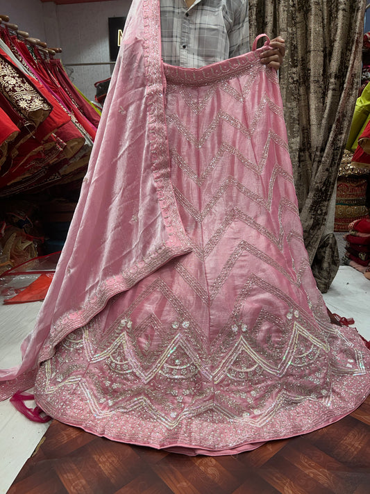 Hermosa lehenga hecha a mano en color rosa bebé