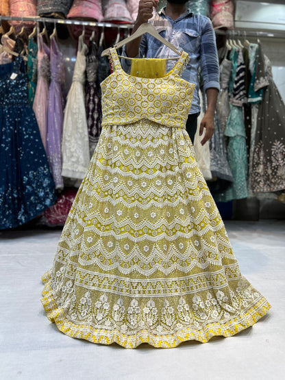 Atractiva lehenga amarilla