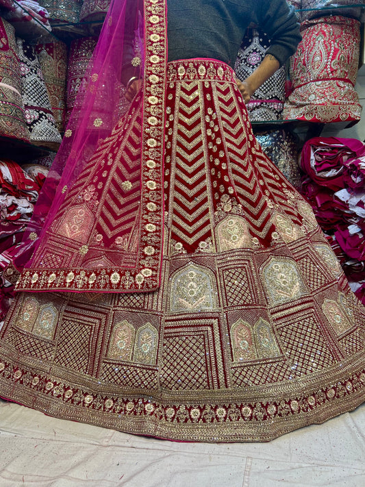 Fantástica lehenga nupcial color granate