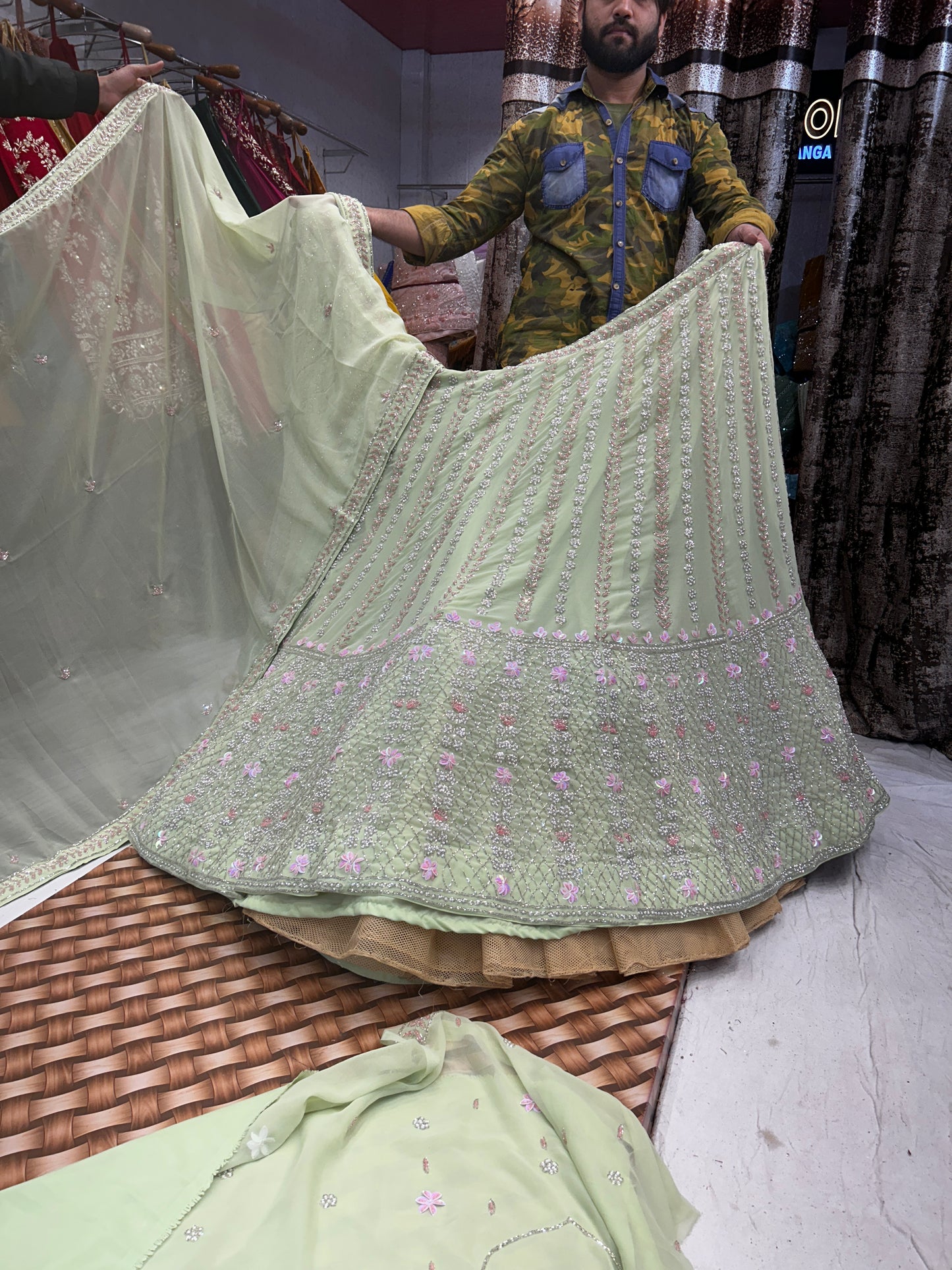 Impresionante lehenga verde claro