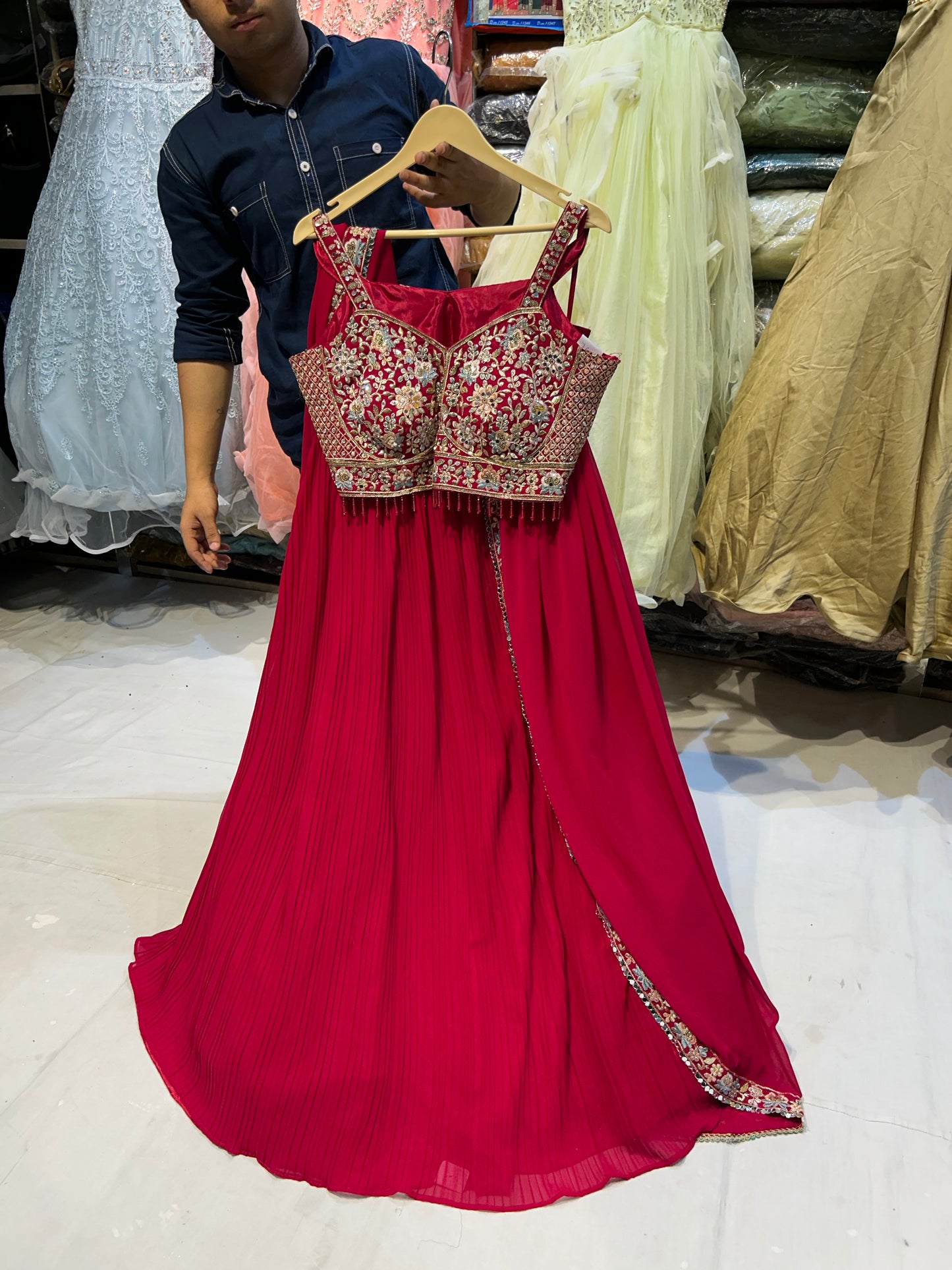 Top corto Lehenga de color rojo hada