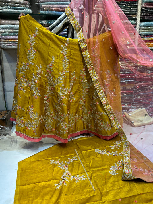 Lehenga de mehendi de haldi