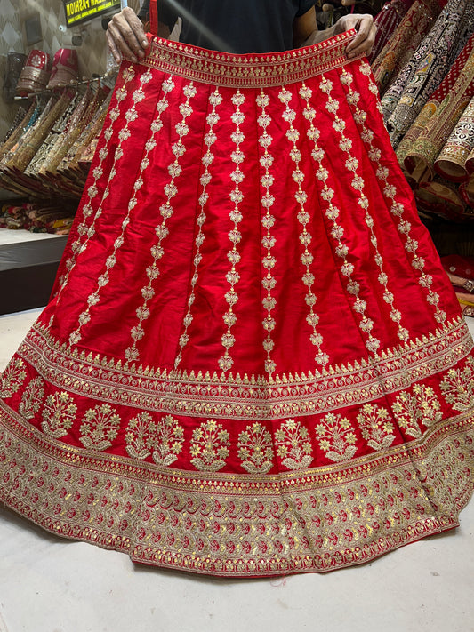 Lehenga hecha a mano en color rosa