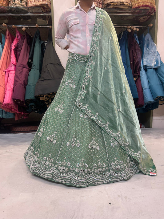 Lehenga verde extraordinaria