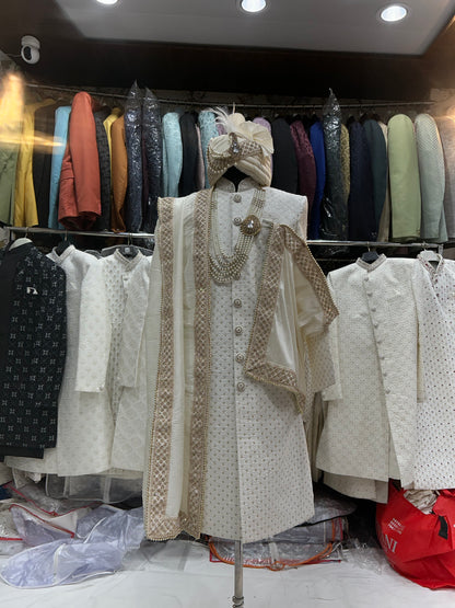 Precioso sherwani blanco roto