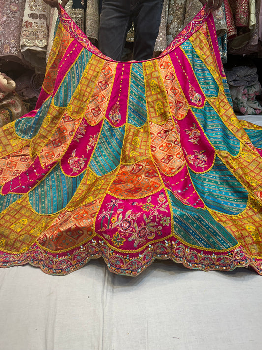 Lehenga de diseñador en amarillo y rosa