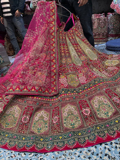 Increíble lehenga de novia roja