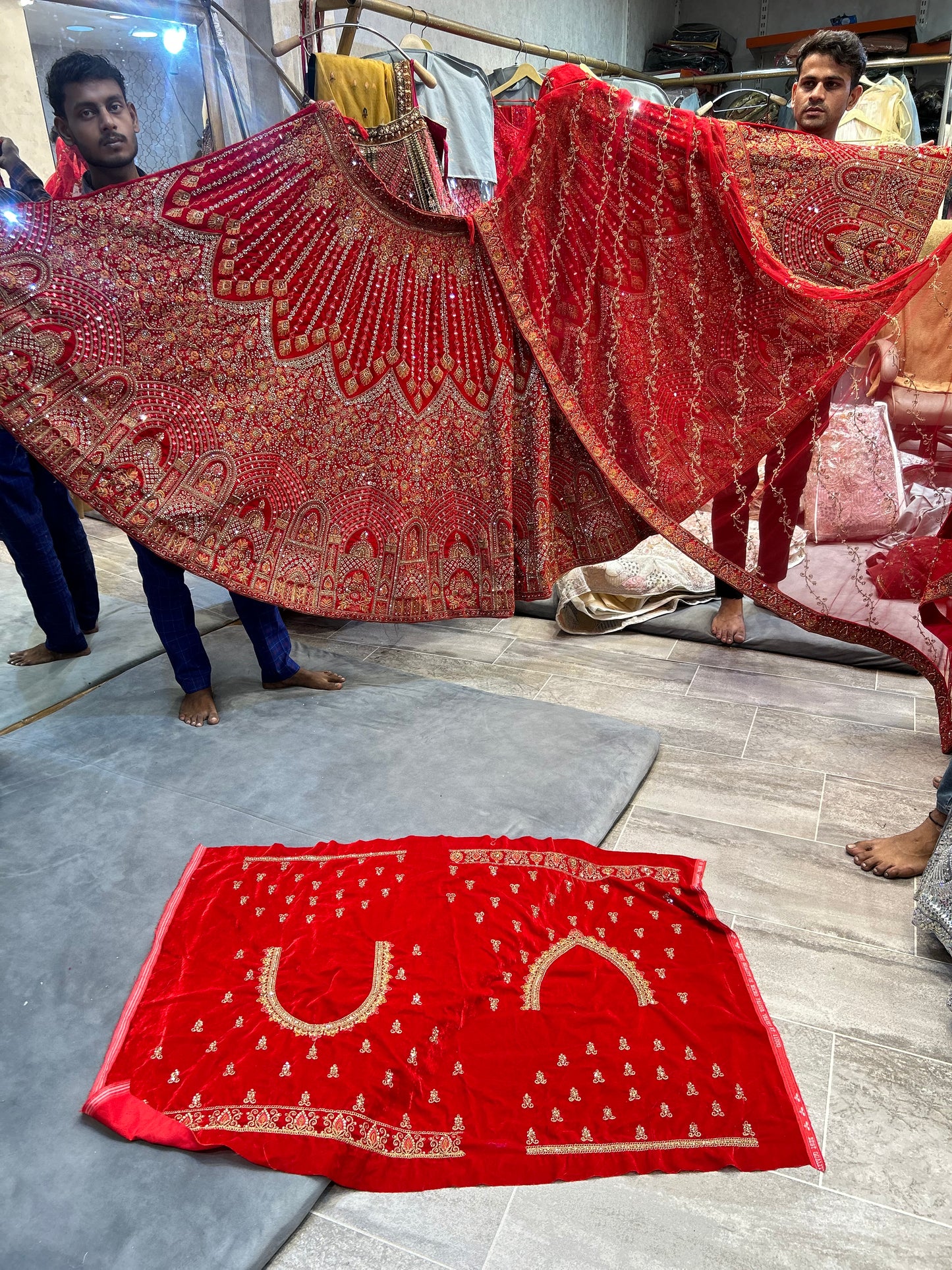 Increíble Lehenga nupcial roja Jhumka