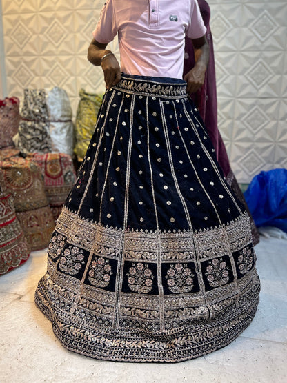 Lehenga Sabyasachi azul oscuro