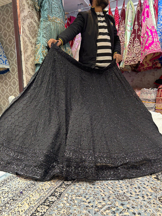 Lehenga negra encantadora