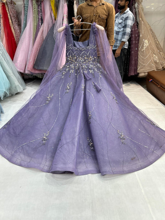 Impresionante vestido morado