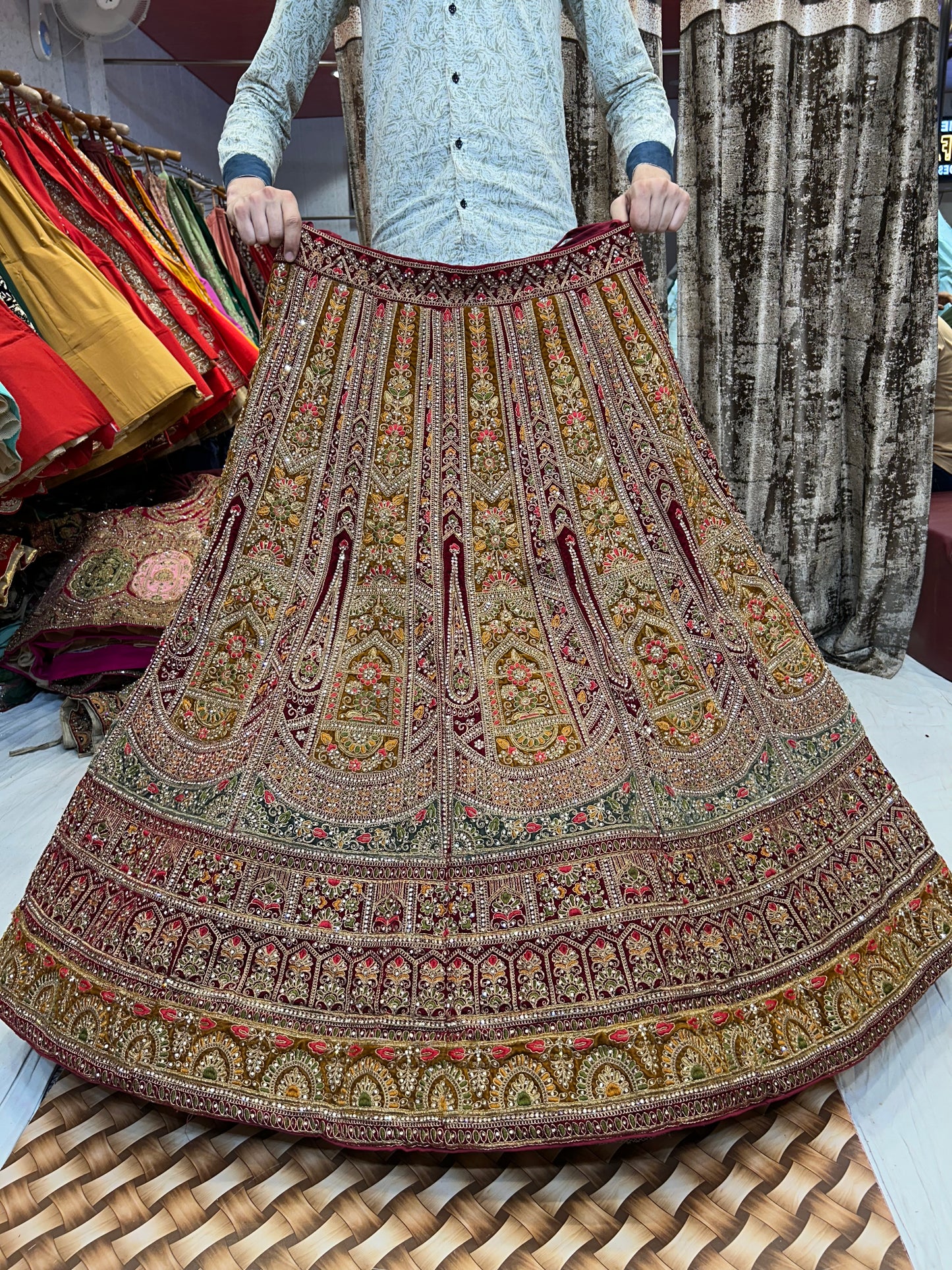 Preciosa lehenga color granate