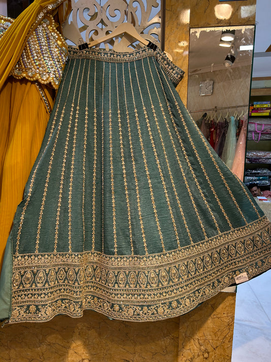 Top corto Lehenga asombroso de color verde mehendi