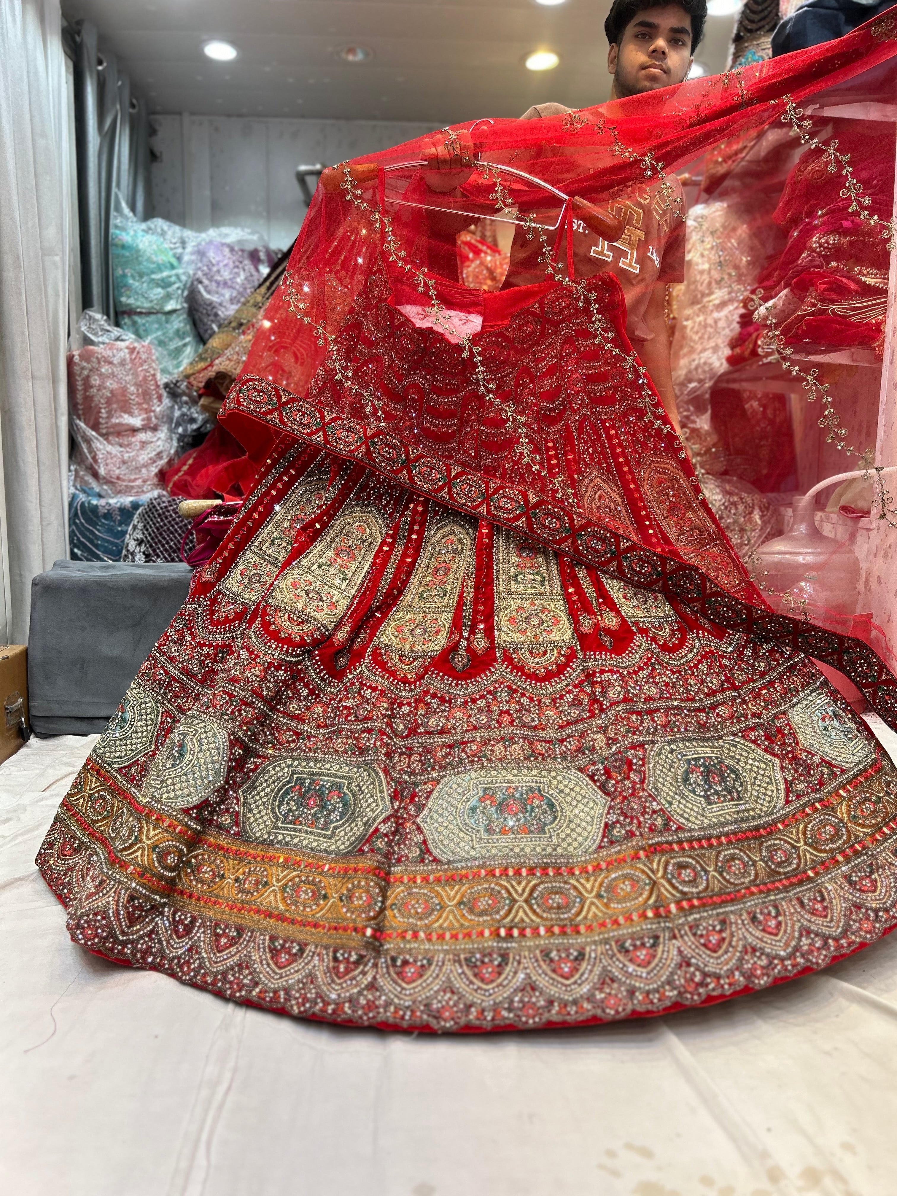 Dulhan lehenga price 10000 best sale