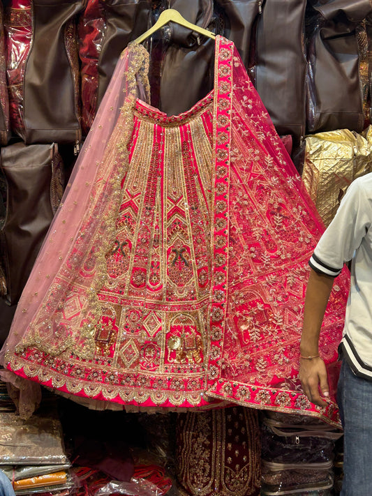 Hermosa lehenga rosa con doble dupatta hecha a mano