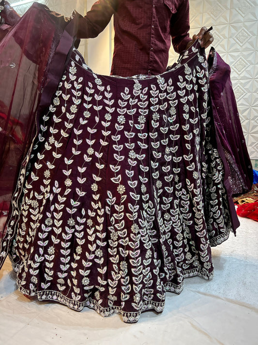 Lehenga violeta violeta para fiesta elegante