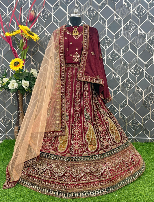 Encantadora lehenga nupcial de estilo dupatta doble color granate y pavo real