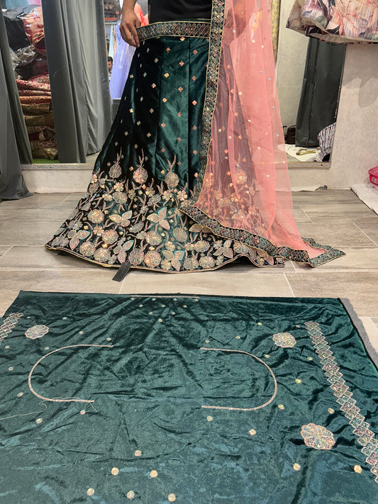 Lehenga verde de niña