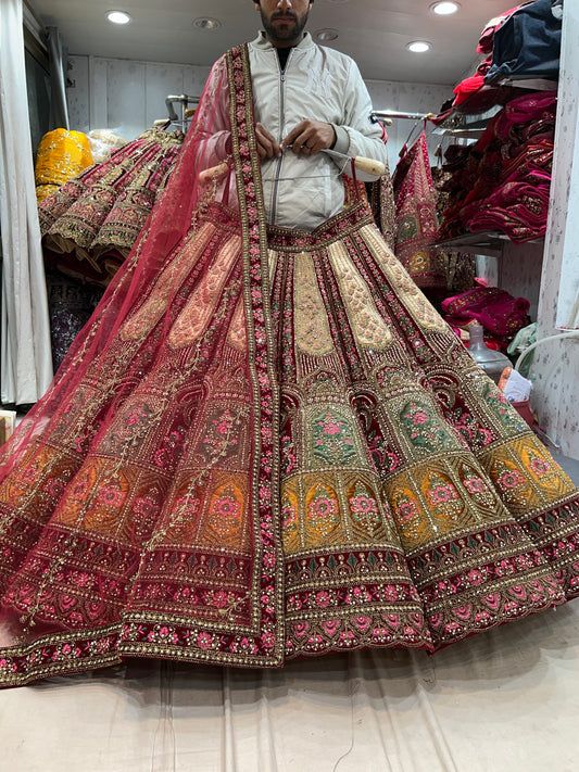 Lehenga nupcial de gran tamaño con vuelo y bola color granate decente