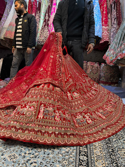 Khoobsurat red doli Barat lehenga